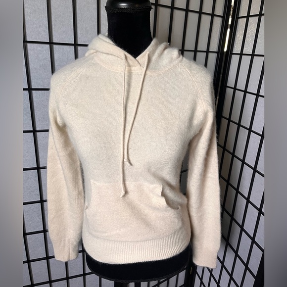 Banana Republic lambs wool and angora hooded sweater - Picture 2 of 4